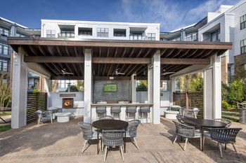 Pool lounge